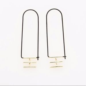 Elongated Rectangle Hoop With Brass Bar Design